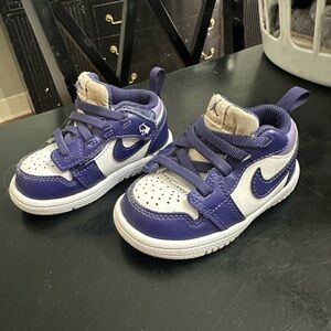 Nike Kids Sneakers in Purple and White